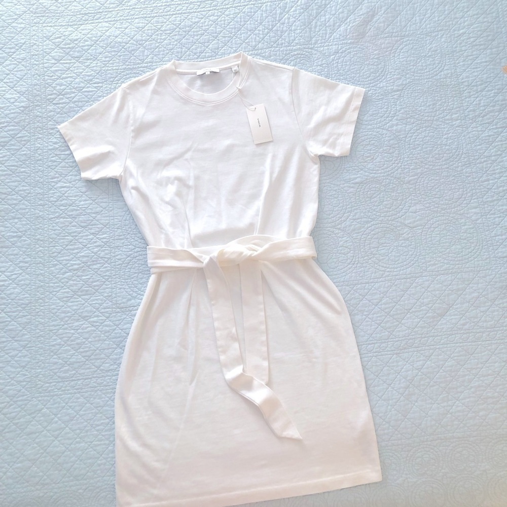 Vince Tie Waist white short sleeve t-shirt dress. Women’s size small-4 to 6. NWT